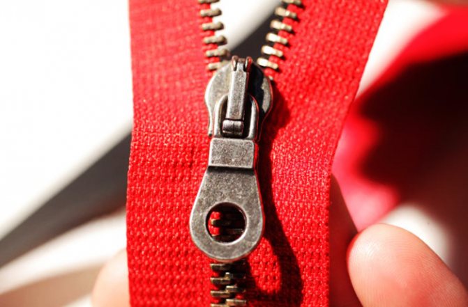 Как одеть бегунок на молнию, поставить, починить