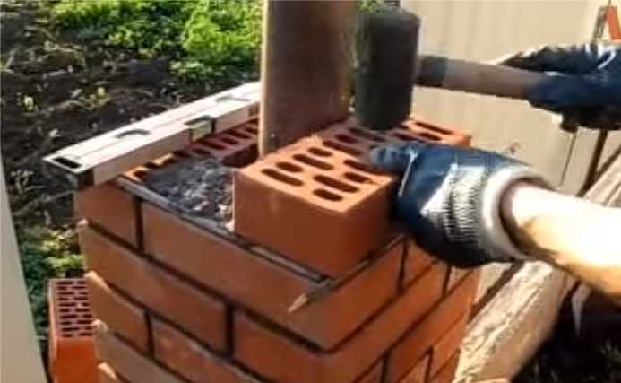 Кладка столбов из кирпича для забора: как сделать своими руками?