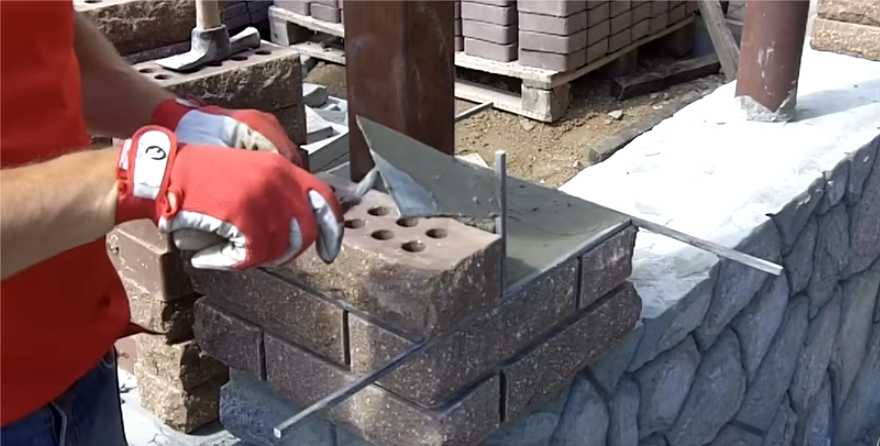 Кладка столбов из кирпича для забора: как сделать своими руками?