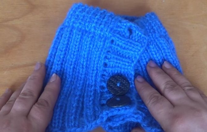 Съемный воротник на пуговичке, теплый и удобный.