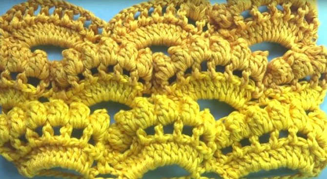 Узор с рельефными волнами.